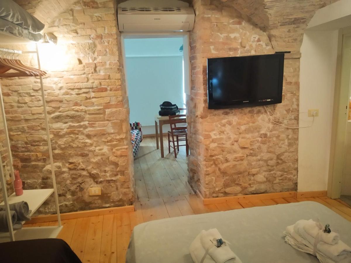 La Finestra Sul Cortile Bed & Breakfast Atri Luaran gambar